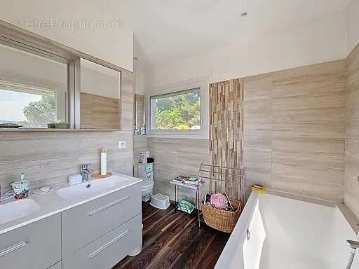 Maison à SAINT-LAURENT-DU-VAR