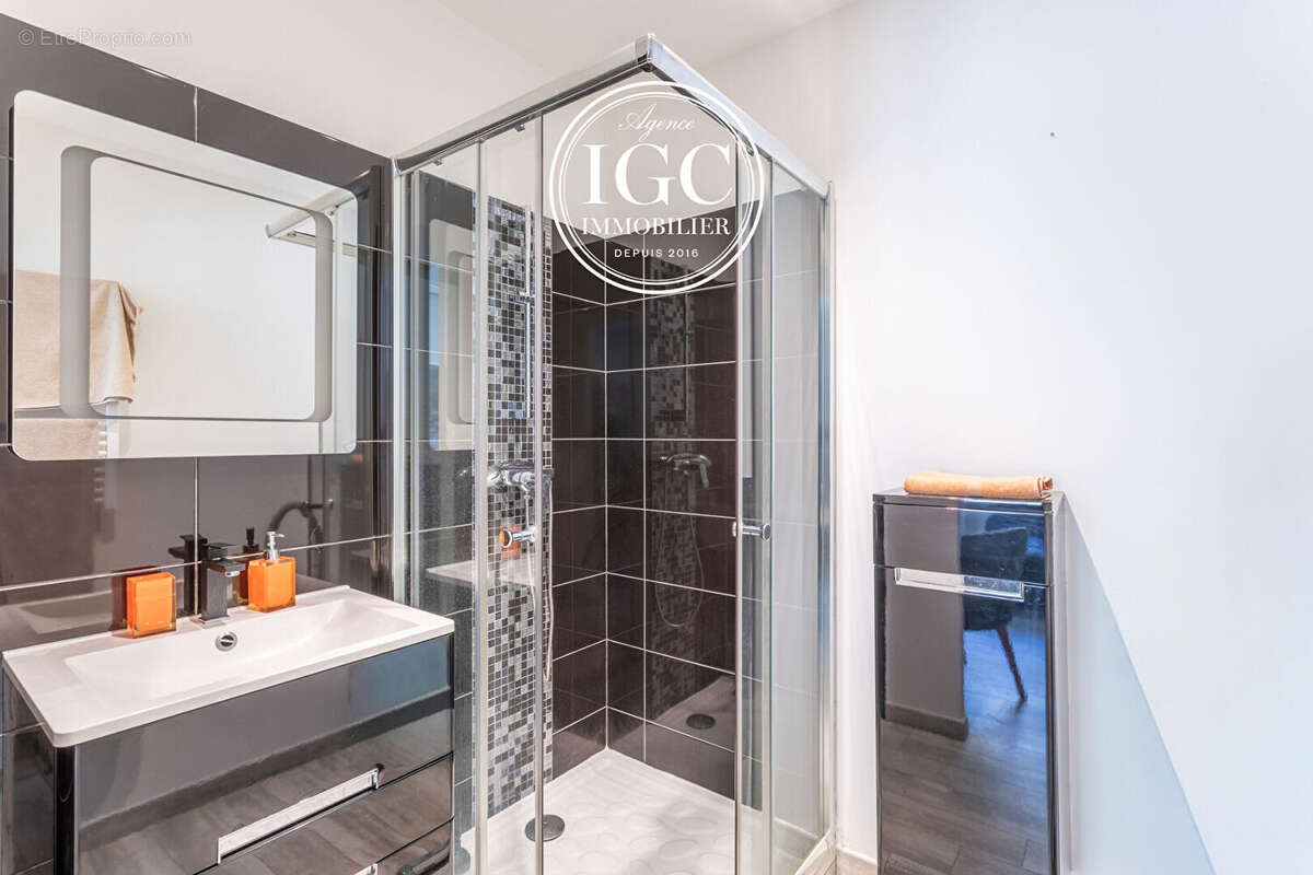 A VENDRE _ Très bel appartement de 68.87 m² avec jardin et terrasse , et garage proche mer à Carry-le-Rouet - photo 13