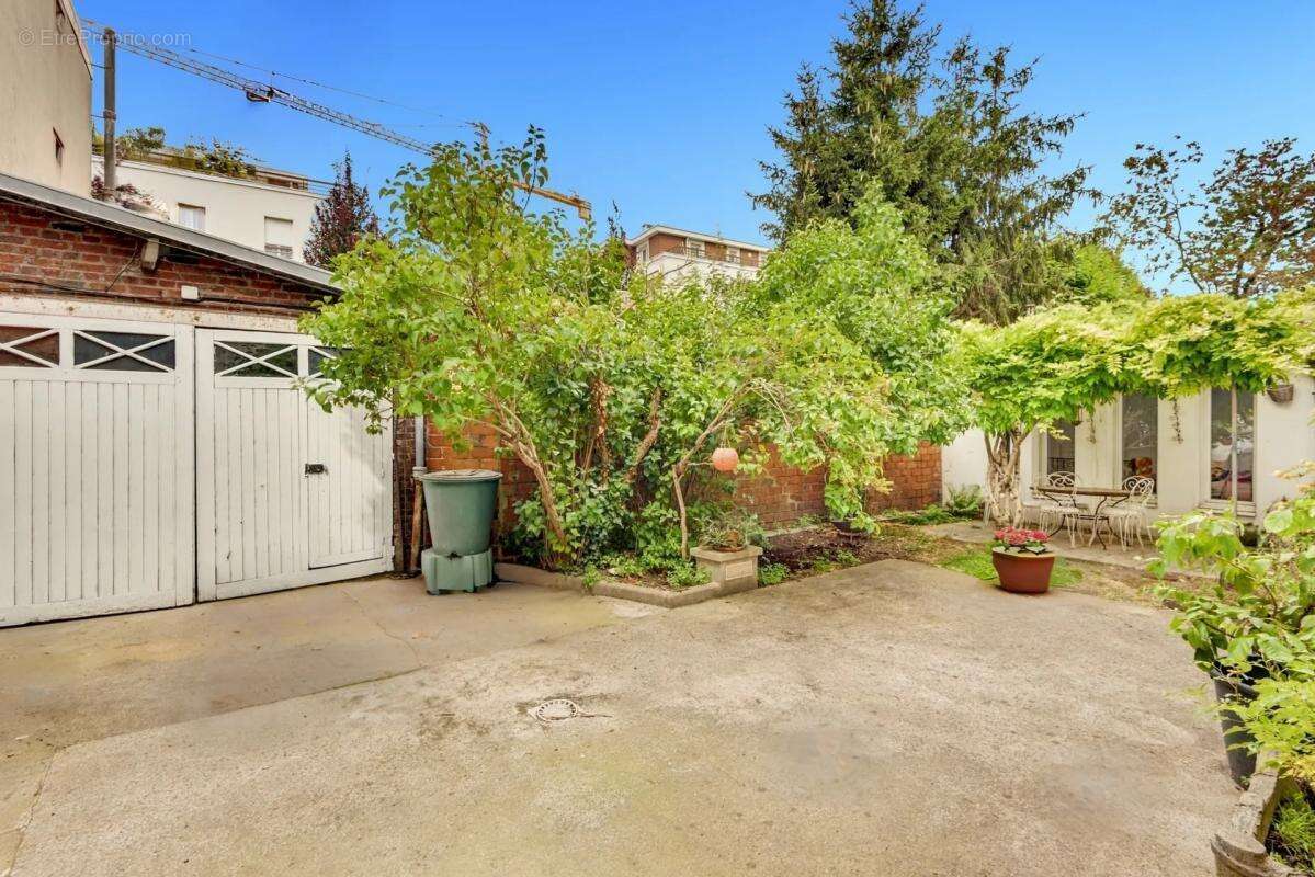 Maison à VILLENEUVE-LA-GARENNE