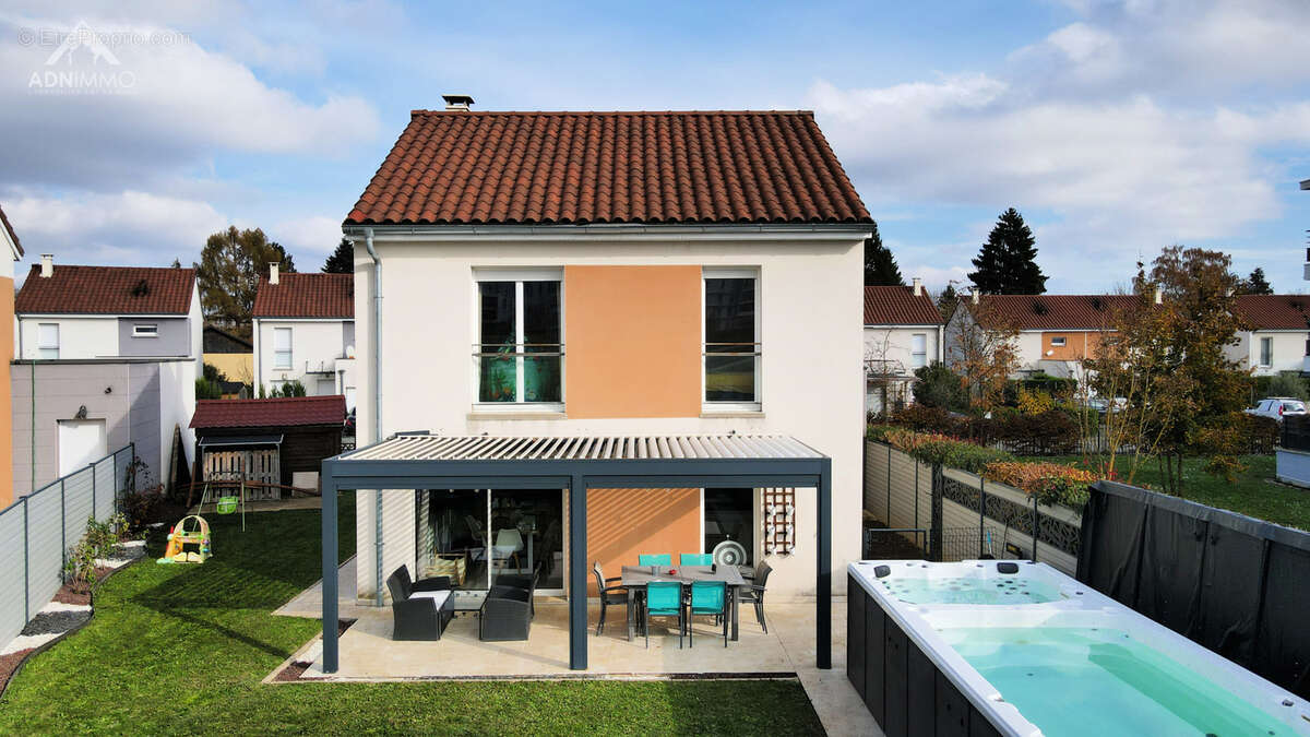 Maison à SAINT-GENIS-POUILLY