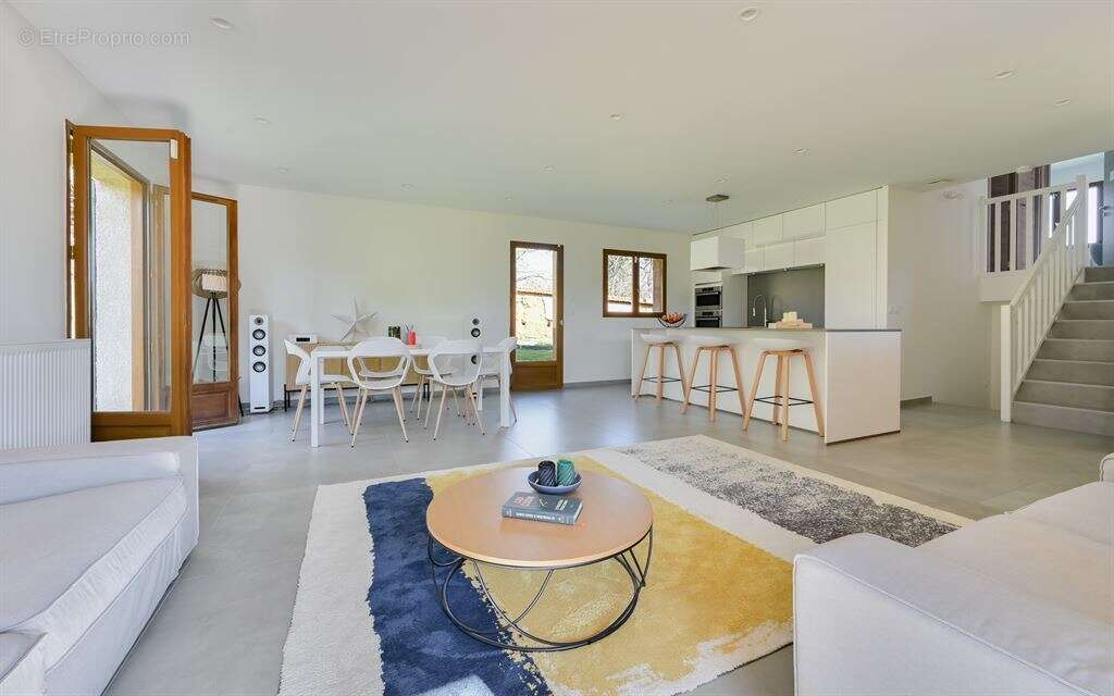 Maison à COLLONGES-AU-MONT-D'OR