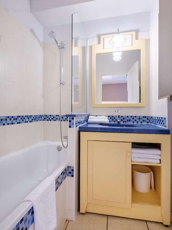 Appartement à SAINT-LAURENT-DU-VAR