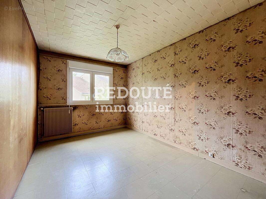 A vendre, maison de type 6 à rénover - photo 12