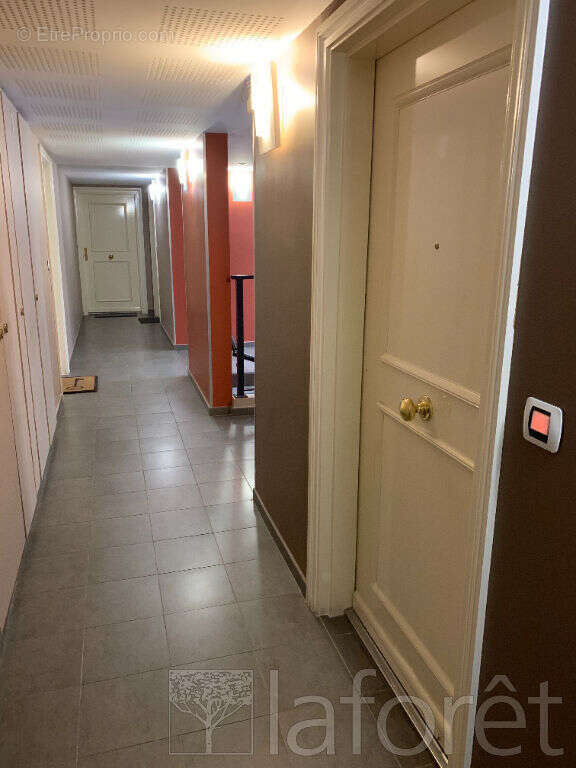 Appartement à SAINT-LAURENT-DU-VAR