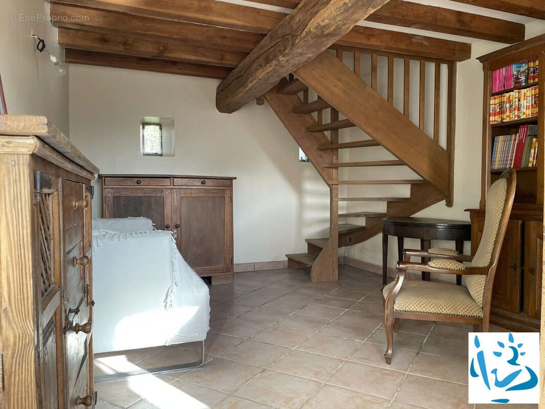 Maison à LA CHAPELLE-MONTLIGEON
