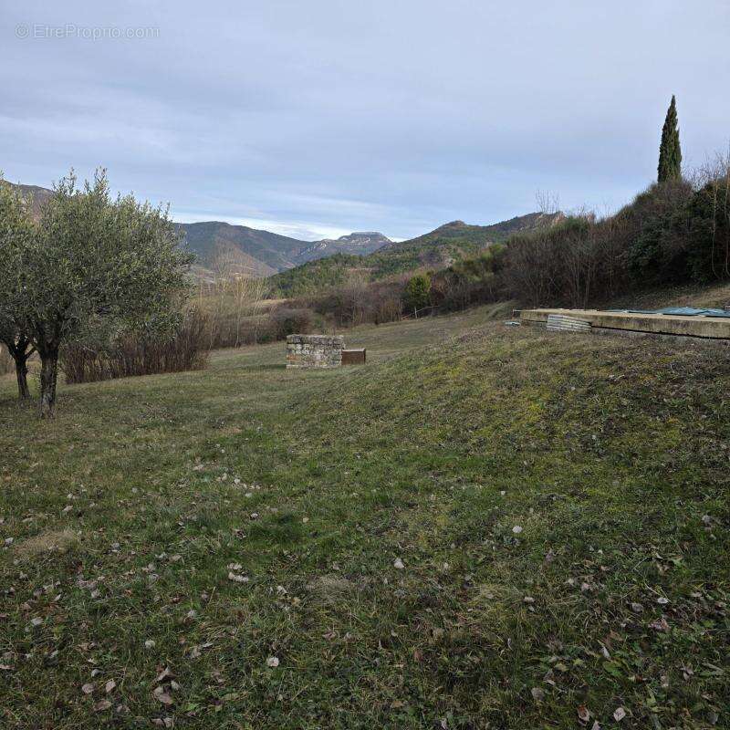 Terrain à BESIGNAN