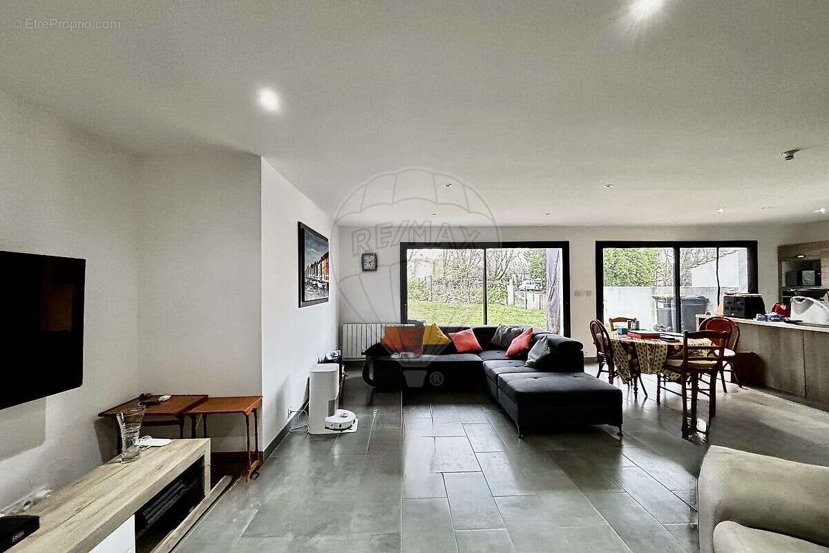 Maison à TALMONT-SUR-GIRONDE