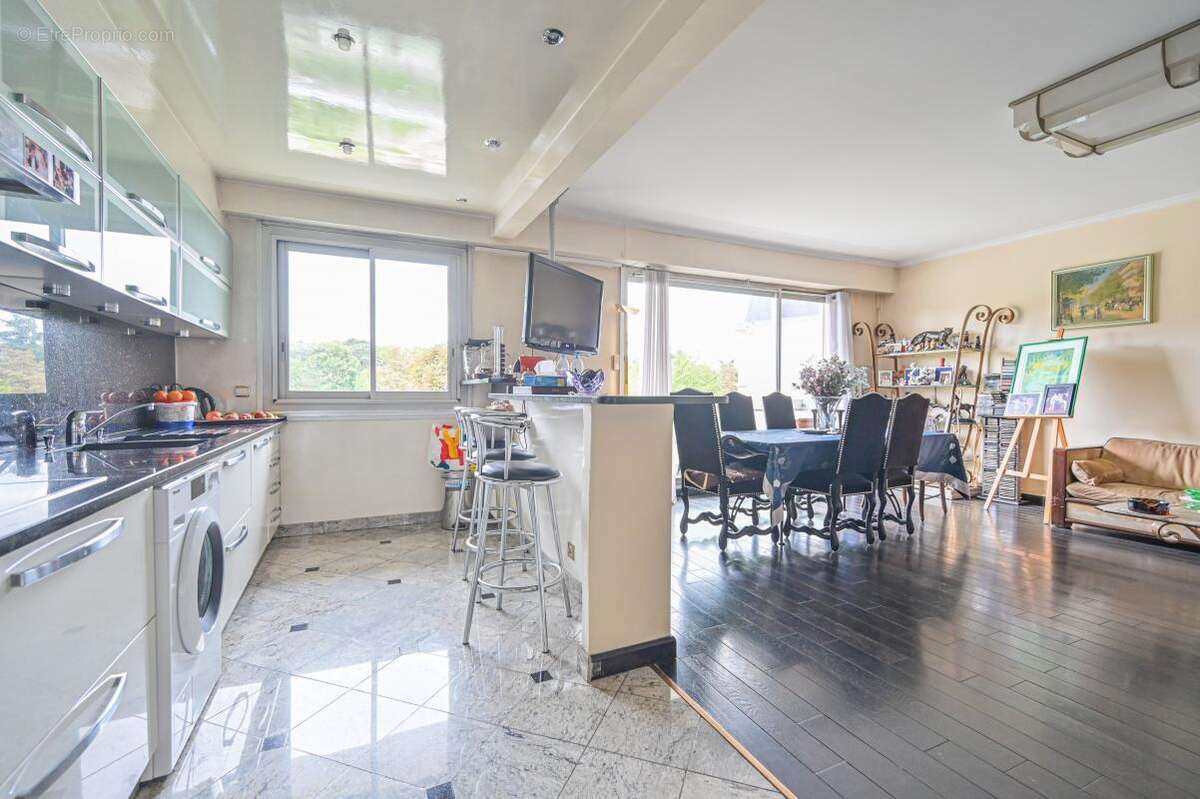 Appartement à CHARENTON-LE-PONT