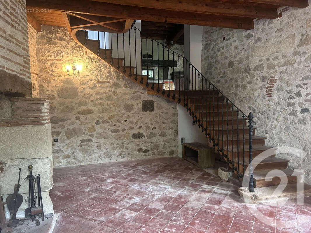 Maison à SAINT-HILAIRE-DE-LUSIGNAN
