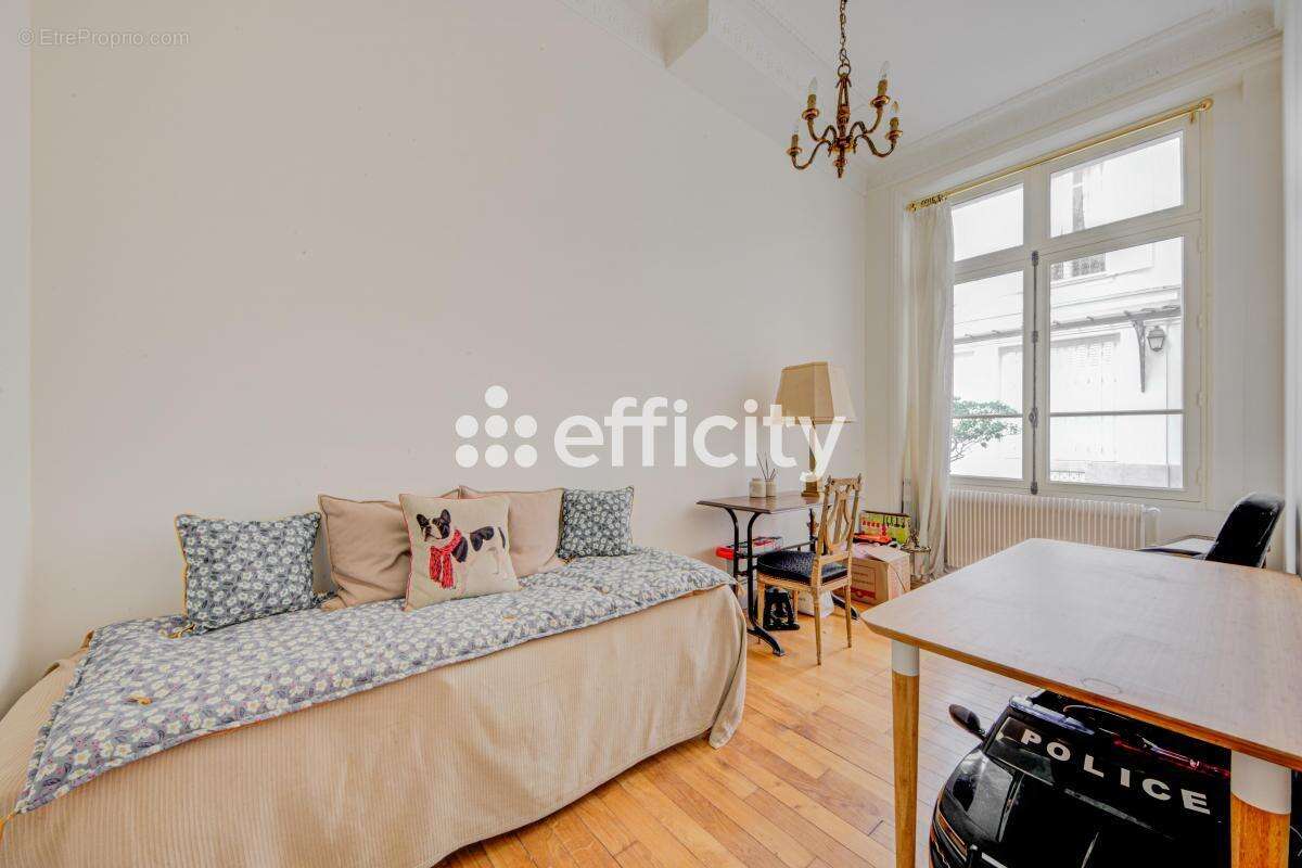 Appartement à PARIS-7E