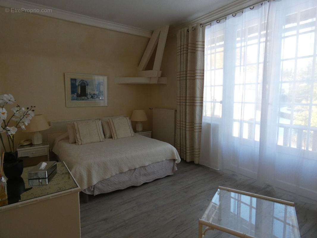 Maison à CHERISY