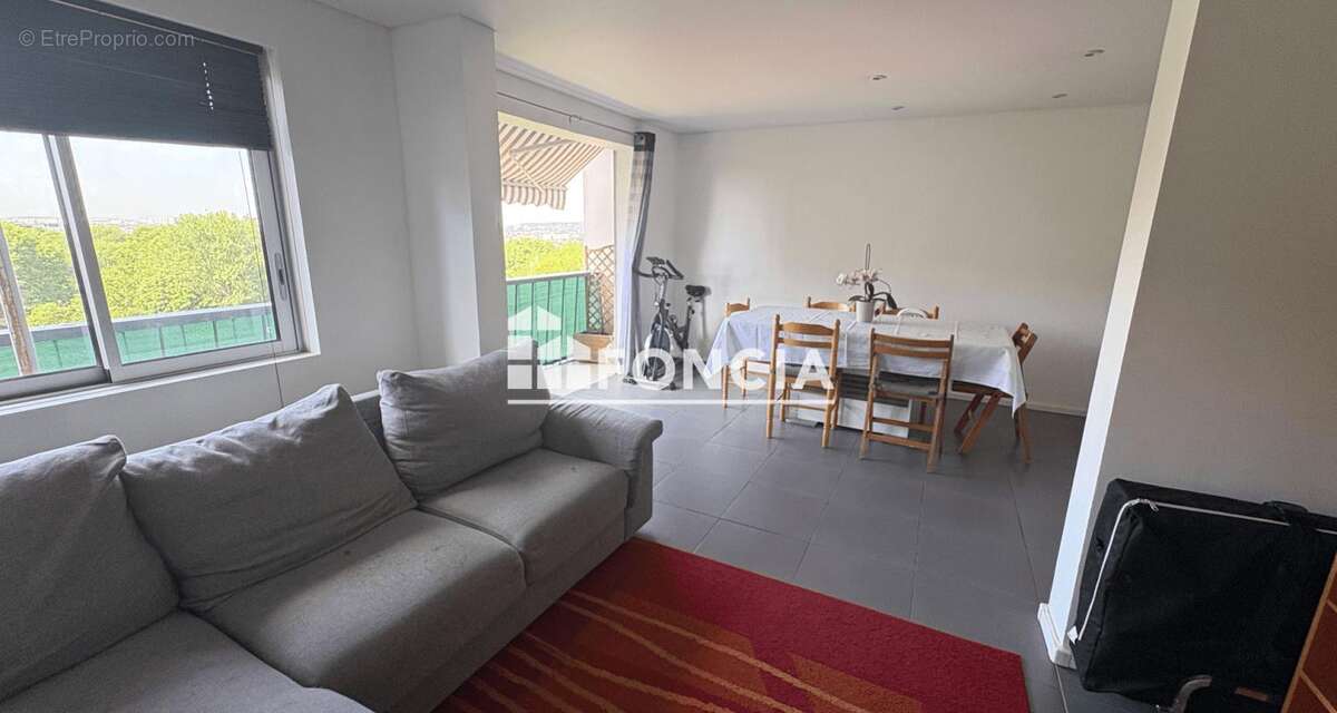 Appartement à FRESNES