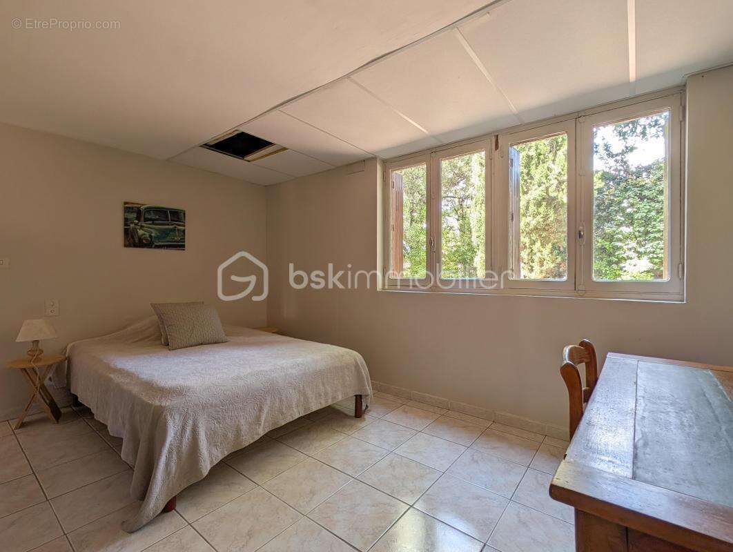 Villa à Prades-le-Lèz - Terrain de 1805 m² - photo 9