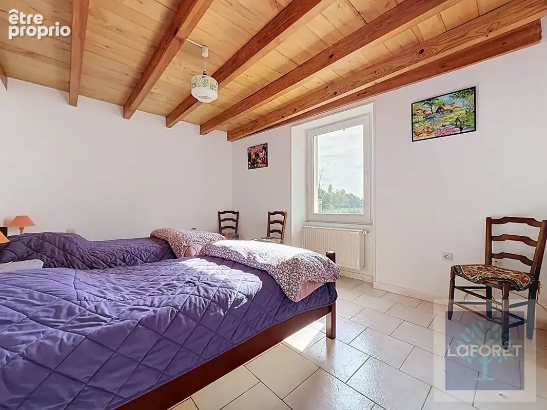 Maison familiale de plain-pied avec grange sur 3 000 m² de terrain - photo 6