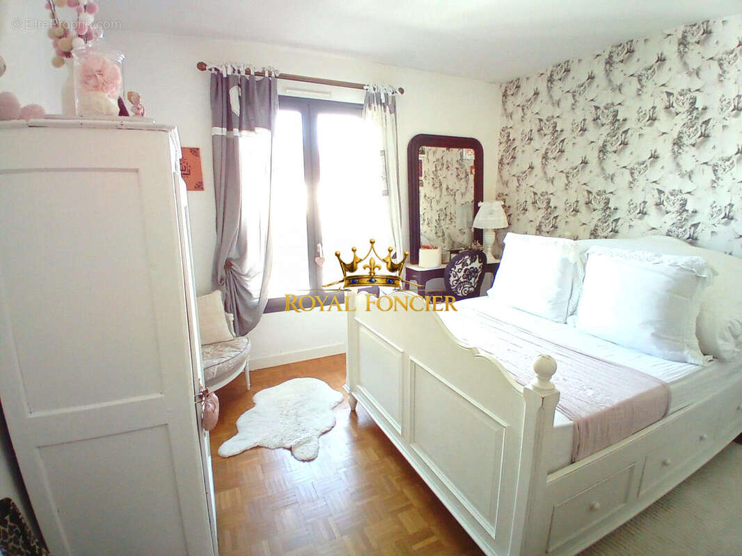 Chambre 1 avec un point d'eau  - Maison à CHATELLERAULT