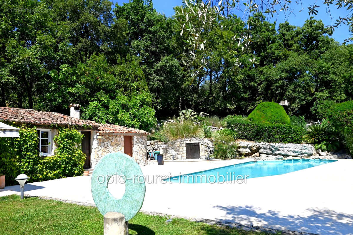 Maison à CHATEAUNEUF-GRASSE