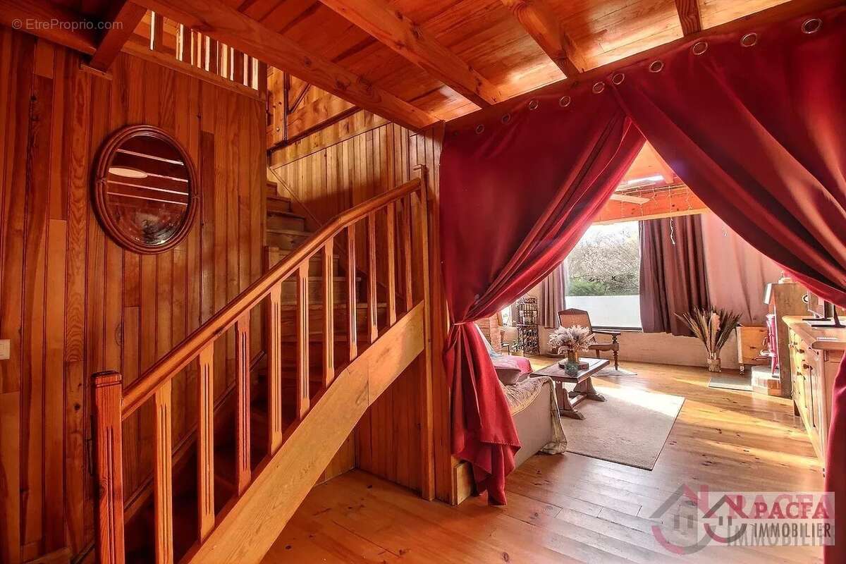 ARFONS - Maison esprit chalet sur 1730 m² de terrain. - photo 10