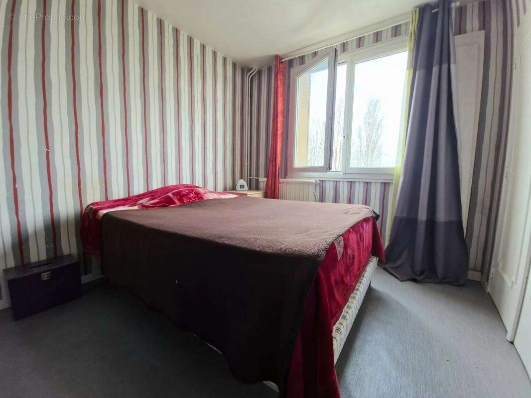 Appartement à LES PAVILLONS-SOUS-BOIS