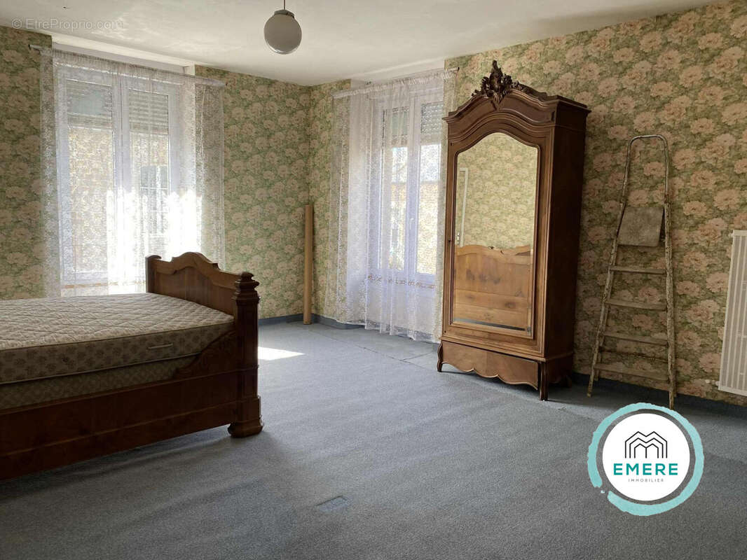 Maison 99 m² à Saint-Georges-De-Reintembault  - photo 9