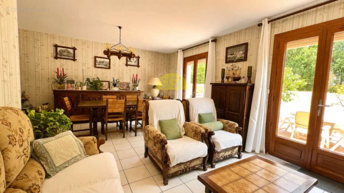 Villa 4 faces de Plain-Pied sur 621 m2 de terrain - photo 4
