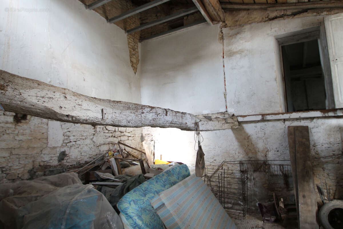 Maison à MARCILLAC-LANVILLE