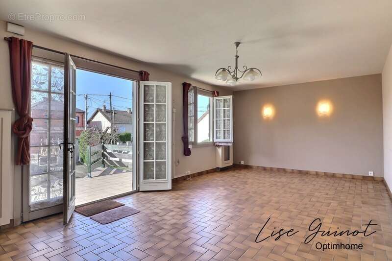 Maison à LES CLAYES-SOUS-BOIS