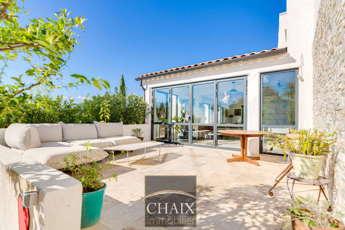 Belle contemporaine avec vue mer - appartement indépendant- piscine - garage - photo 6