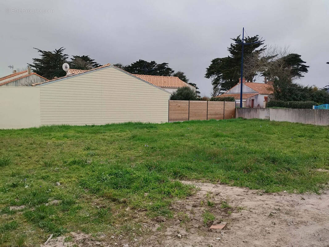 Terrain à LA PLAINE-SUR-MER