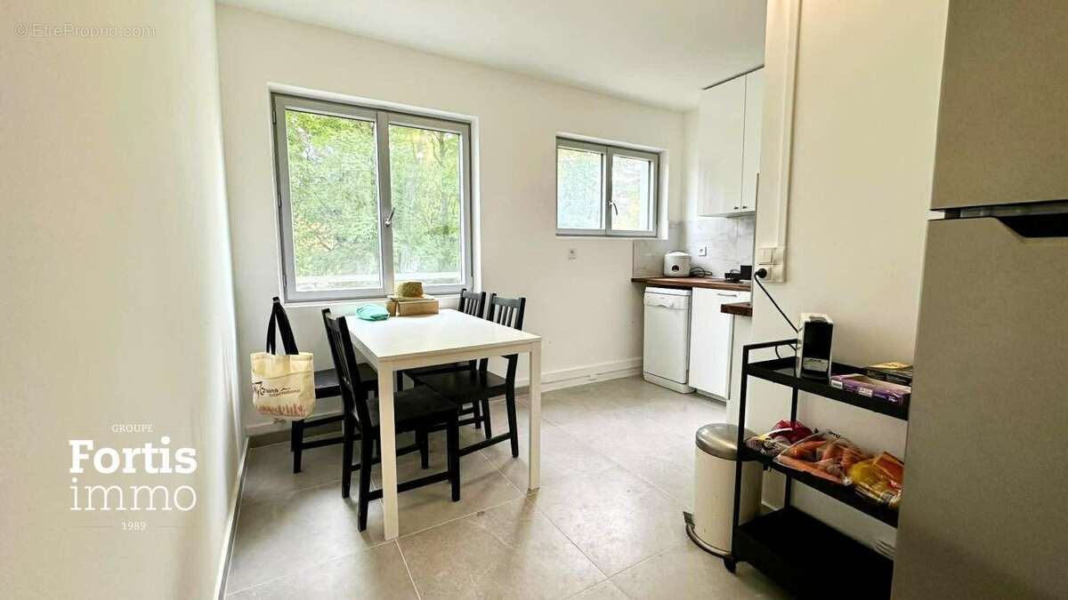 Appartement à FRESNES