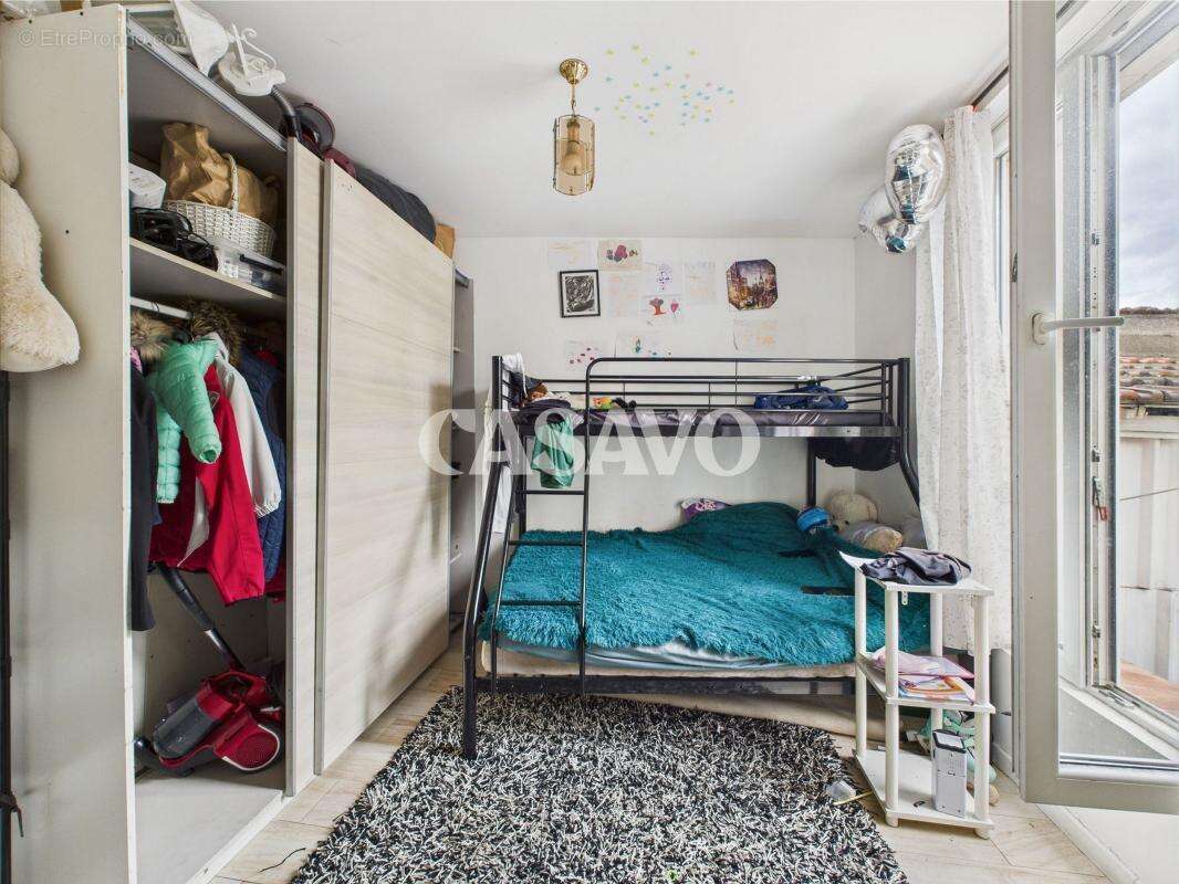 Appartement à VILLETANEUSE