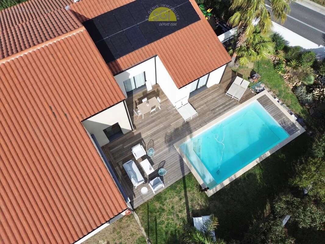 Maison à SAINT-GENIS-DES-FONTAINES