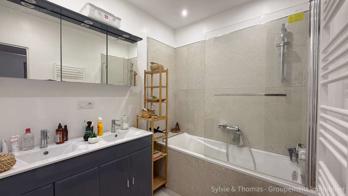 Appartement à CADEROUSSE