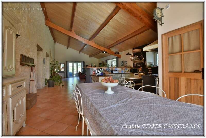 Maison à vendre 10 pièces VILLENEUVE LA COMTESSE (17) sur 4800 m² de terrain avec dépendances - photo 12