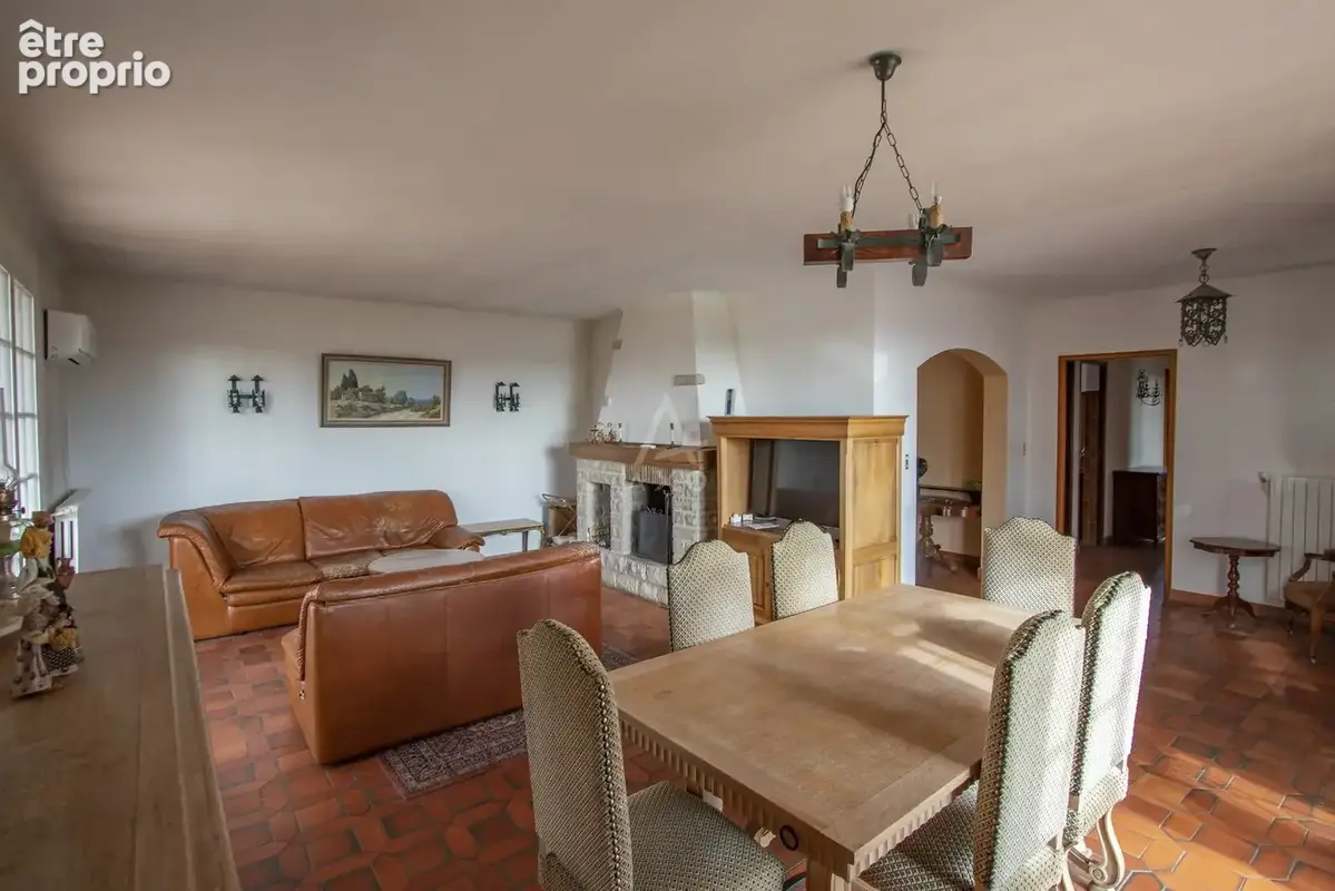 Valensole  maison t4 de plain-pied  vue dégagée  garage  terrain 1 700 m² constructible  piscinable  314 600  - photo 2