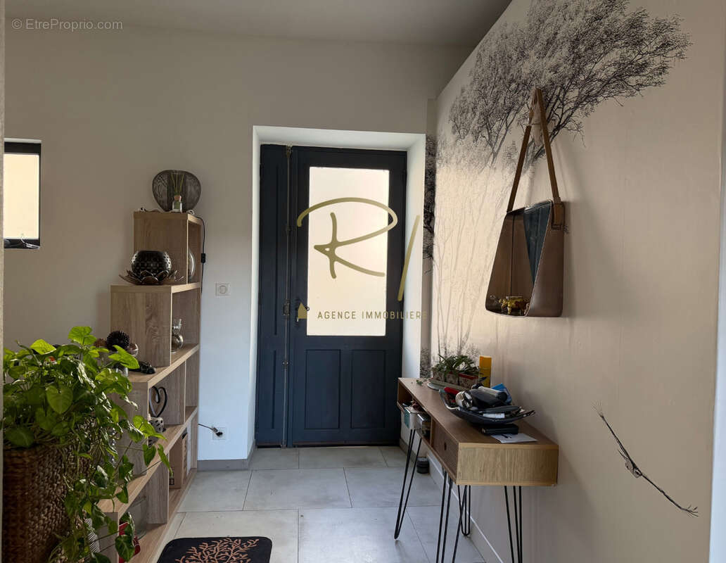 Maison à SAINT-SAUVEUR-DE-CRUZIERES