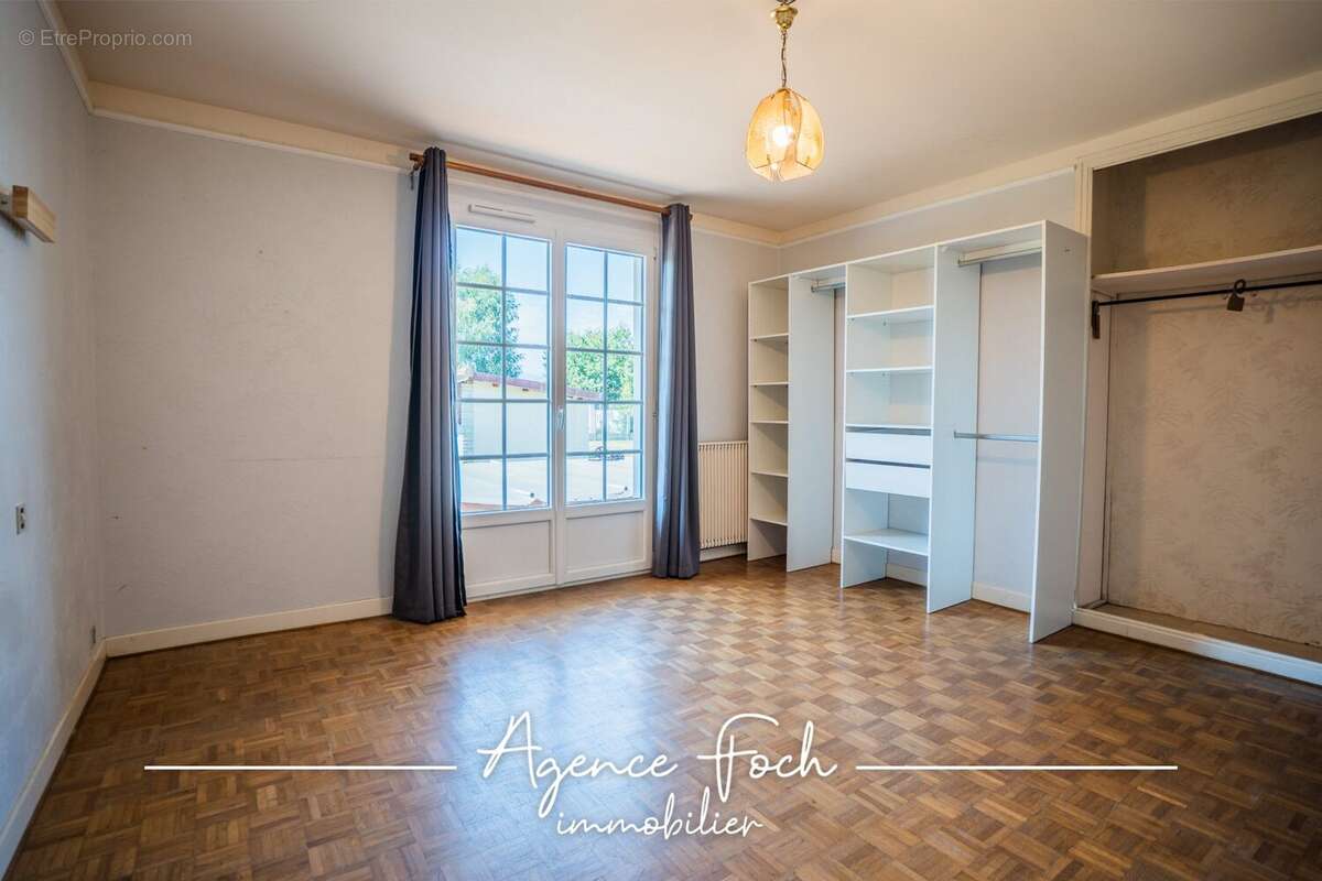 Maison 268 m² à Tarbes  - photo 5