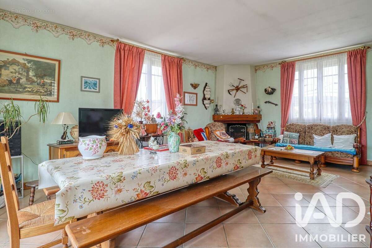 Maison 104 m² à Saint-Prix  - photo 8