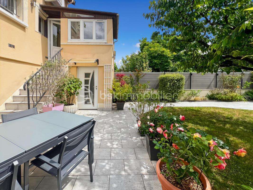 Maison à VIGNEUX-SUR-SEINE