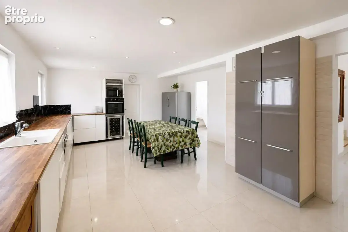 Maison de 7 pièces de 143 m² à Salaise-sur-Sanne - photo 3