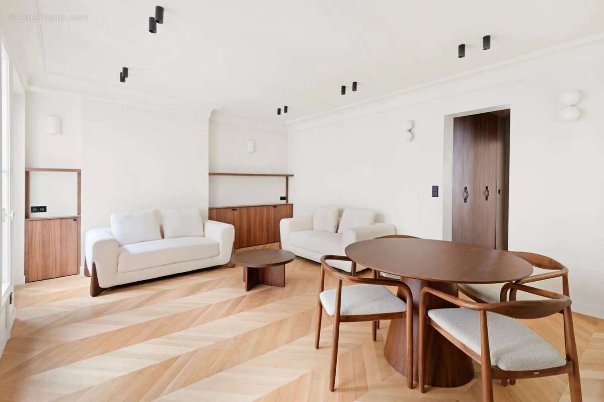 Appartement à PARIS-1E