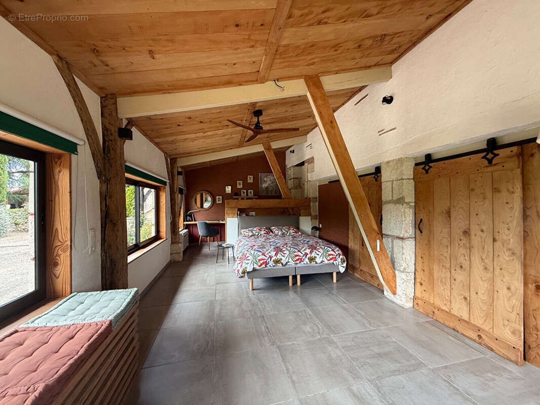 Maison à ALLEZ-ET-CAZENEUVE