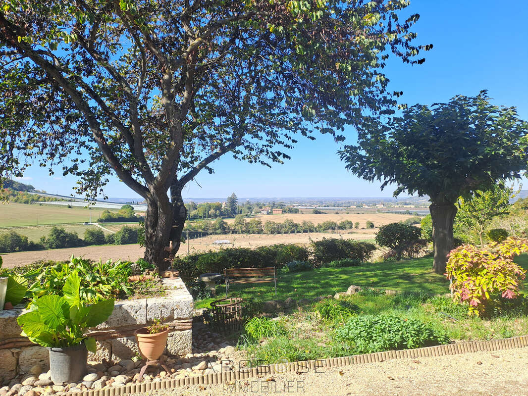 Maison familiale en pierre avec vue panoramique, verger et dépendances. - photo 18