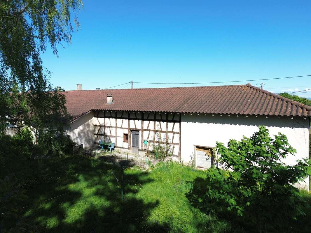 Maison 113 m² à Jayat  - photo 2