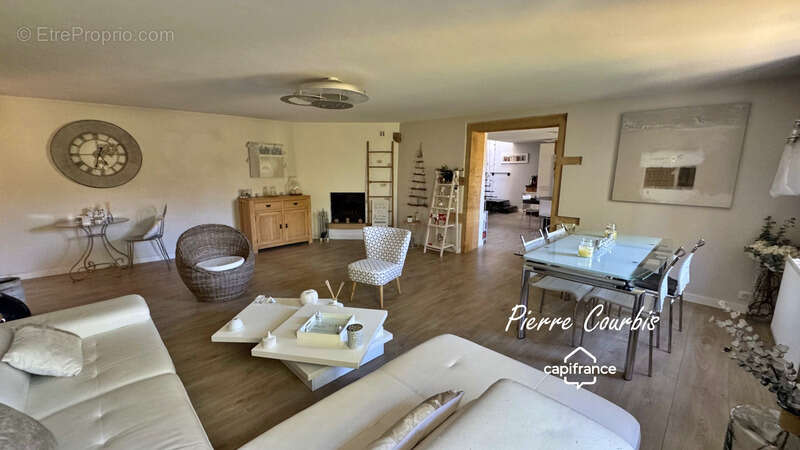 Maison à POUILLY-LE-MONIAL