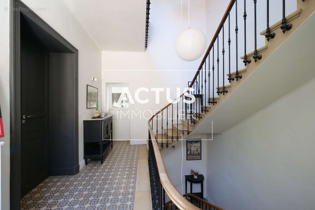 Maison 250 m² à Salon-De-Provence  - photo 3