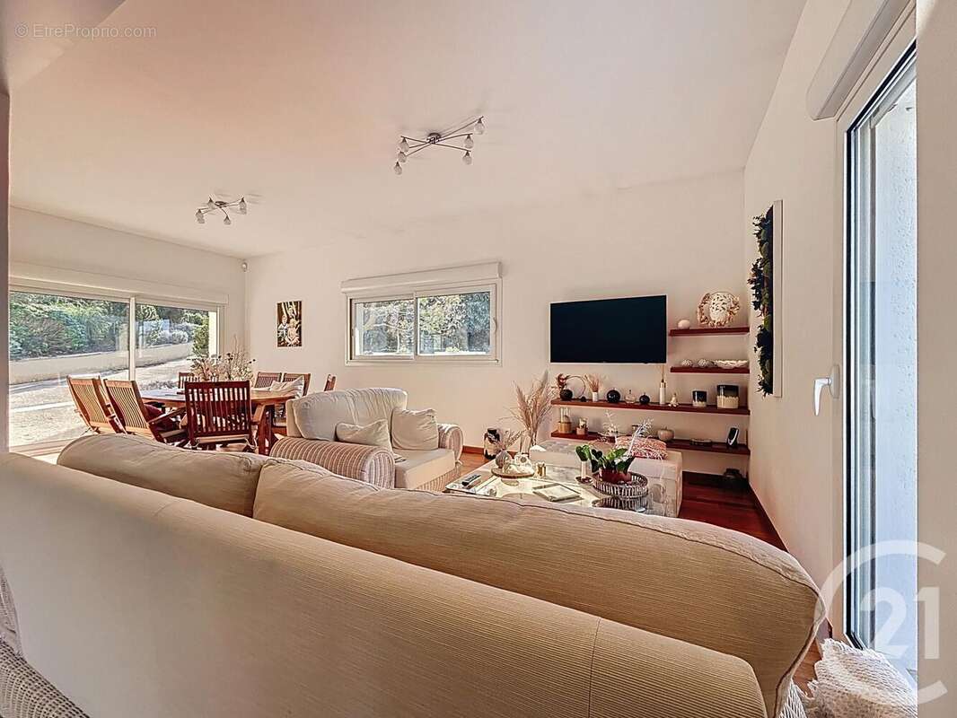 Maison à VAUX-LE-PENIL