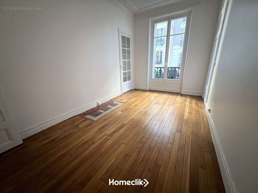 Appartement à PARIS-16E
