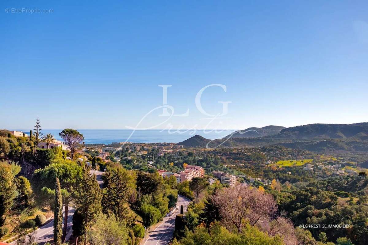 Appartement à MANDELIEU-LA-NAPOULE