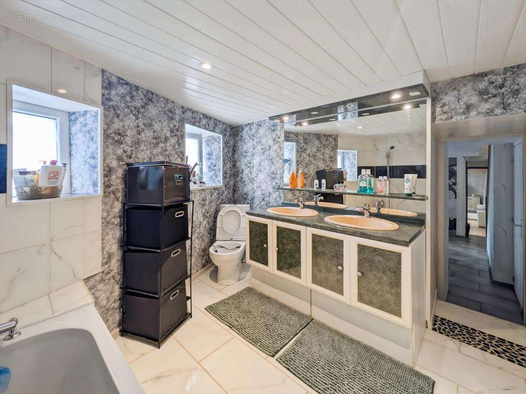 Maison à PERRIERS-EN-BEAUFICEL