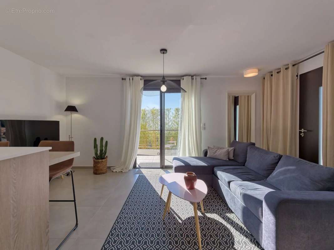 Maison à CHATEAUNEUF-GRASSE